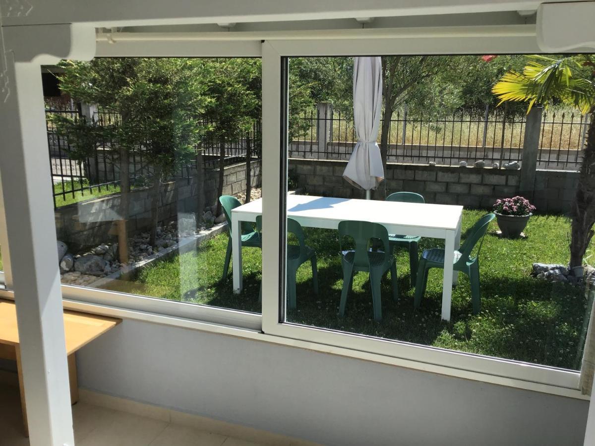 Villa Balsamico - Appartement Vue Sur Le Jardin Vrasna Bagian luar foto