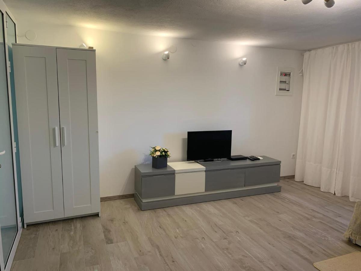 Villa Balsamico - Appartement Vue Sur Le Jardin Vrasna Bagian luar foto
